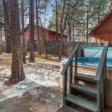 The Lakehouse Cabin - Located Close To The Lake! Hot Tub, Smart Tv, And Wifi!